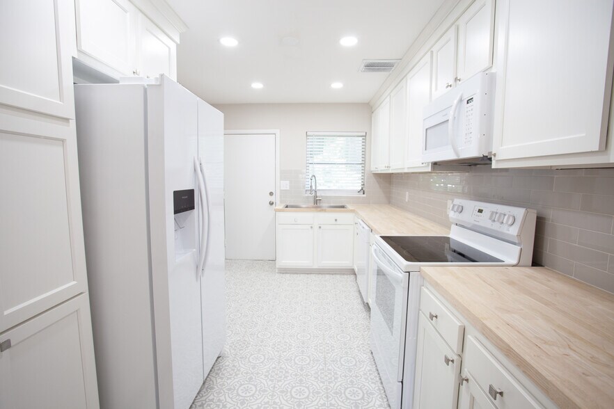 Building Photo - 1321 Stimson St