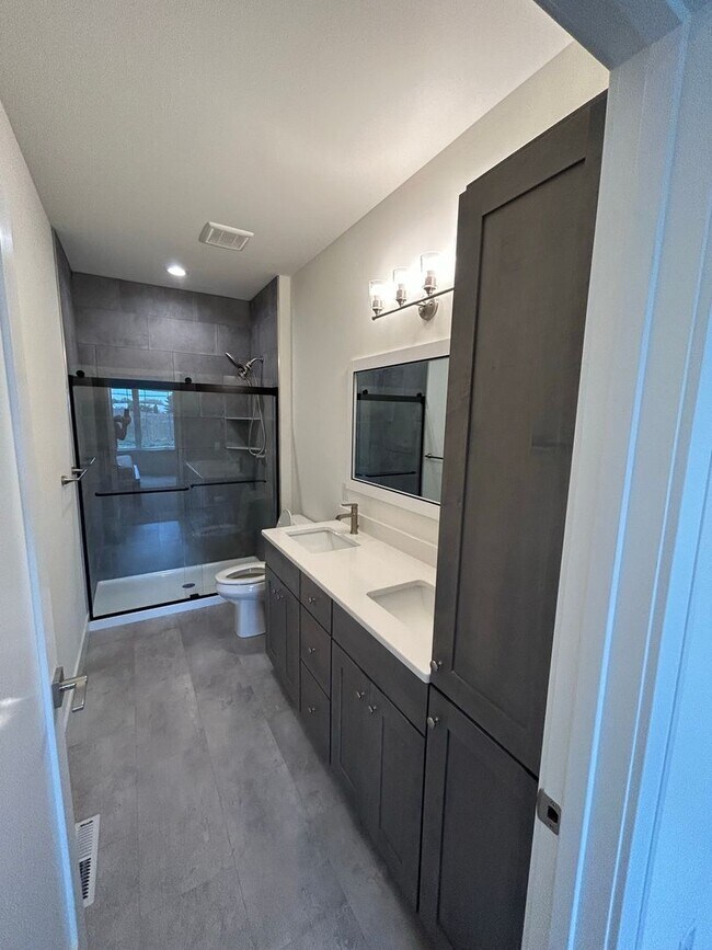 Building Photo - 5706-5708 Eternity Drive