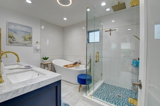 Building Photo - 201 SE 7th St