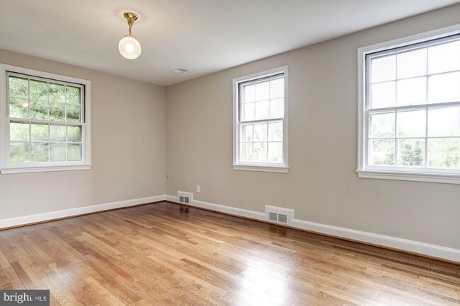 Building Photo - 5013 Brookdale Rd