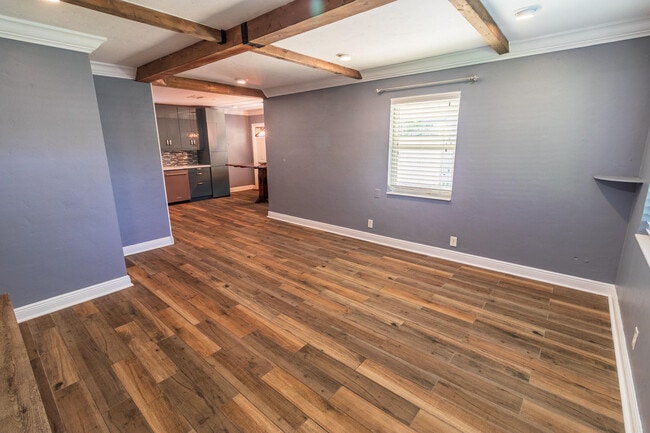 Building Photo - 954 Omar Rd