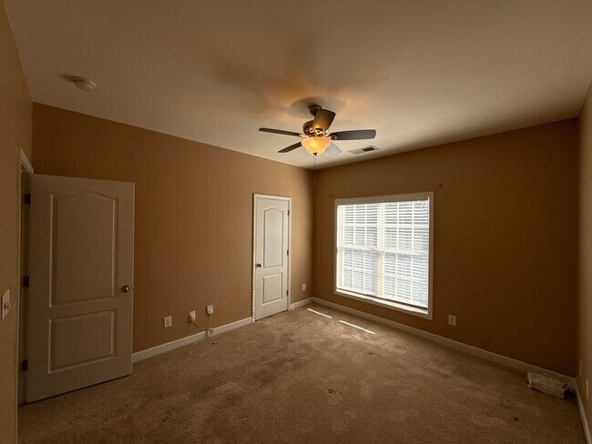 Building Photo - 8636 Beaver Creek Dr