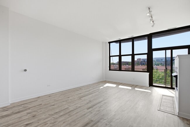 Building Photo - 15 S Throop St