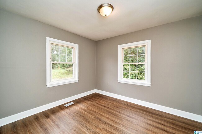 Building Photo - 305 Rose Hill Rd