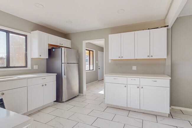 Building Photo - NE PUEBLO STYLE 3 Bedroom 2 Bath 1824/SF