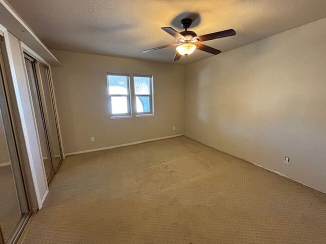 Building Photo - 3 Bedroom - 2 Bath Pool Home on the Golf Course