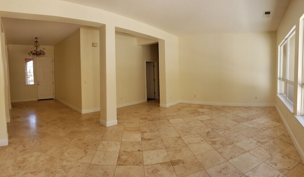 Building Photo - 494 1st St