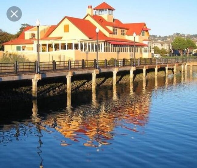 Building Photo - Bright Richmond home with space, character, and everyday ease