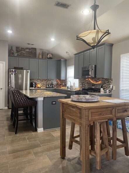 Kitchen - 3417 San Patricio Dr