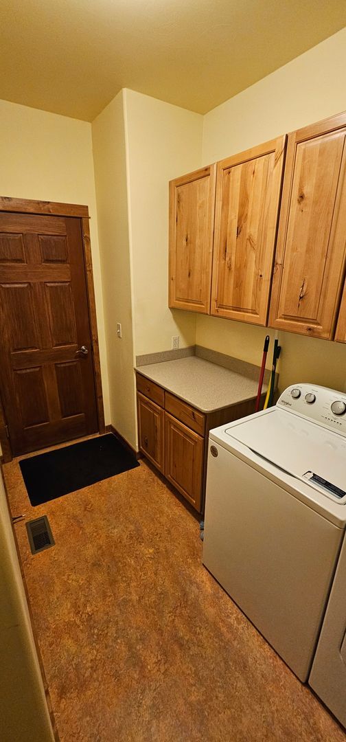 Building Photo - Beautiful 3 Bed 2 Bath One-Level Home Available in Quiet Neighborhood