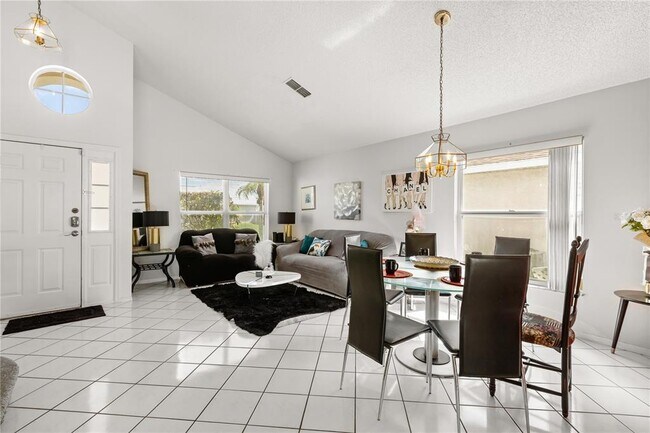 Building Photo - 2703 Chatham Cir