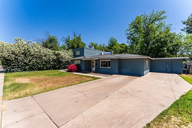 Building Photo - ROOM FOR RENT IN LARGE HOME
