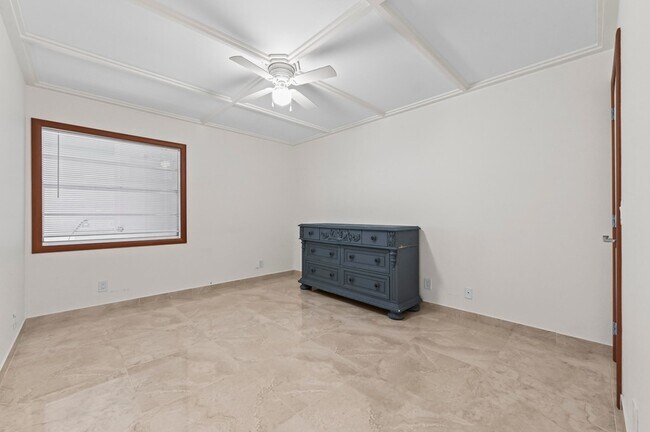 Building Photo - 551 Normandy Ln