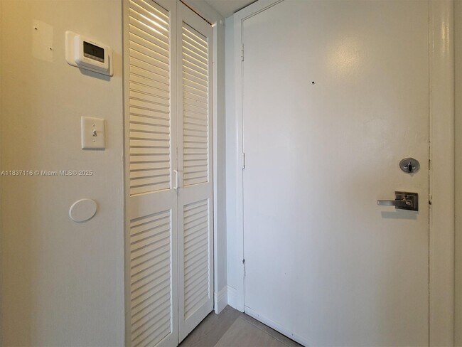 Building Photo - 1825 S Ocean Dr