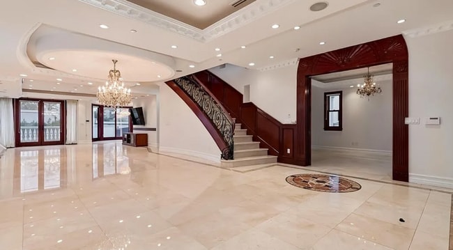 Building Photo - 332 S Almont Dr