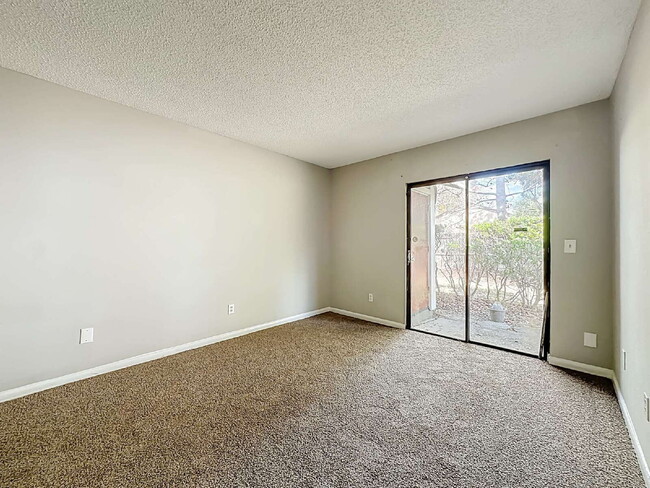 Building Photo - 8312 Westover Ct