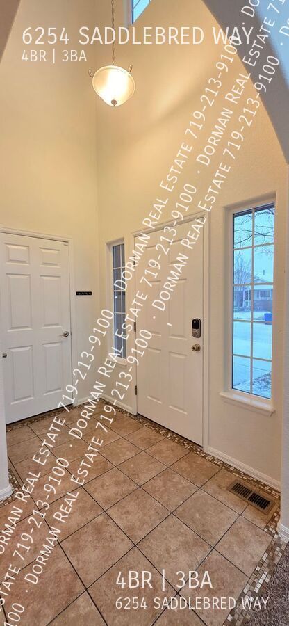 Building Photo - 6254 Saddlebred Way