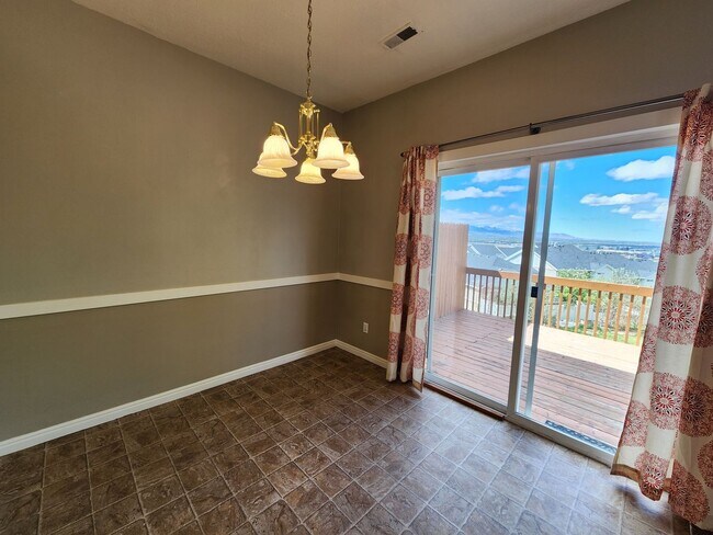 Building Photo - Stunning 3 bdrm 1.5 bath townhome! Wine & Dine on your enormous deck featuring city views!