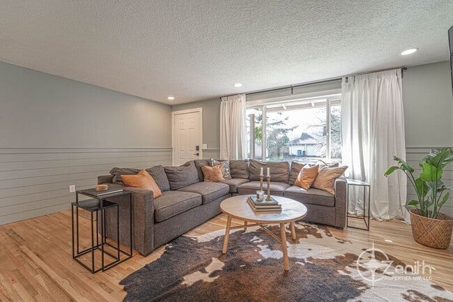 Building Photo - 1011 NE 82nd Ave