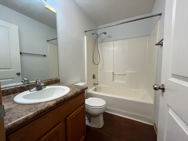 Building Photo - 307 NE Sandalwood