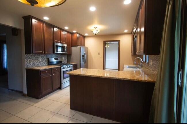 Building Photo - 1115 Sioux Dr