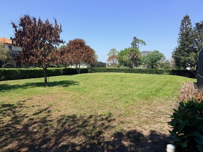 Building Photo - 3838 Peacock Dr