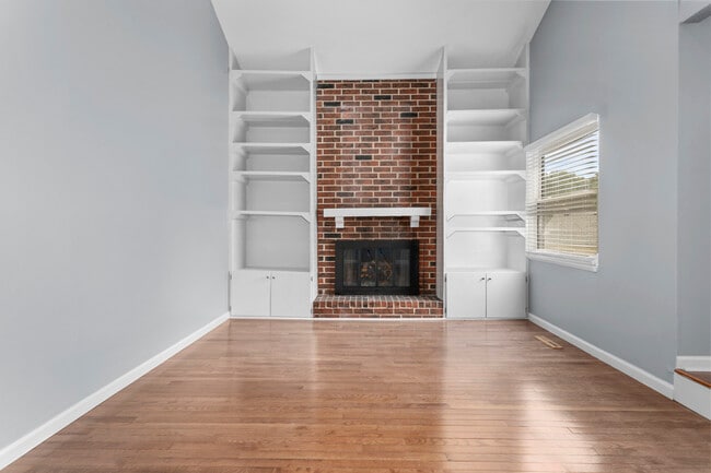 Building Photo - 561 NW Valleybrook Rd