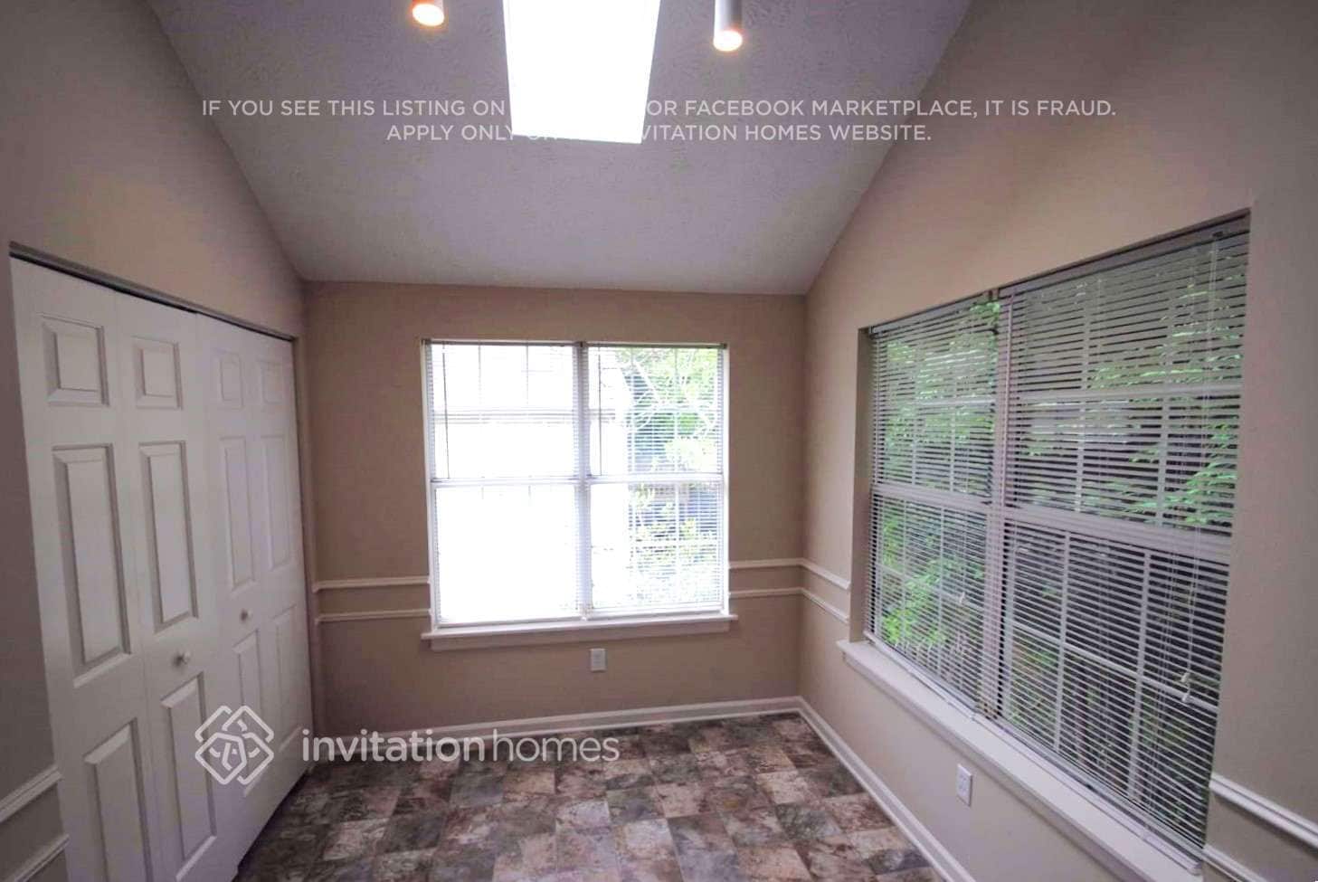 Building Photo - 5695 Western Hills Dr