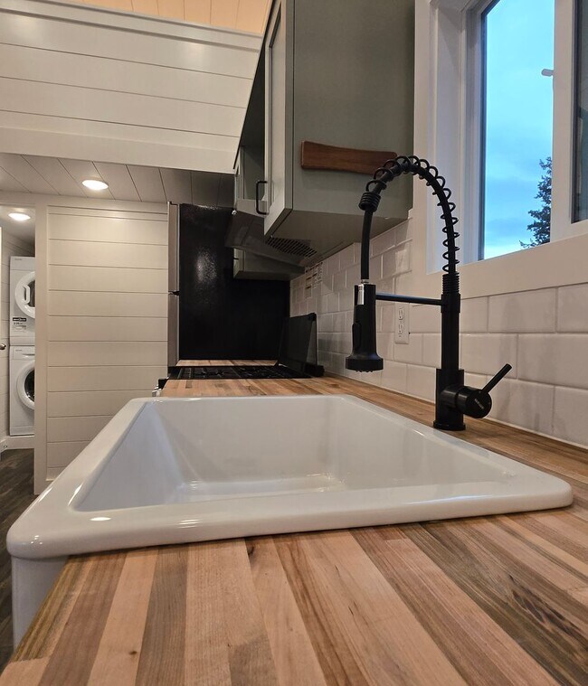 Building Photo - Charming 1920 Updated Vintage Home with ADU in the Heart of Port Hadlock!