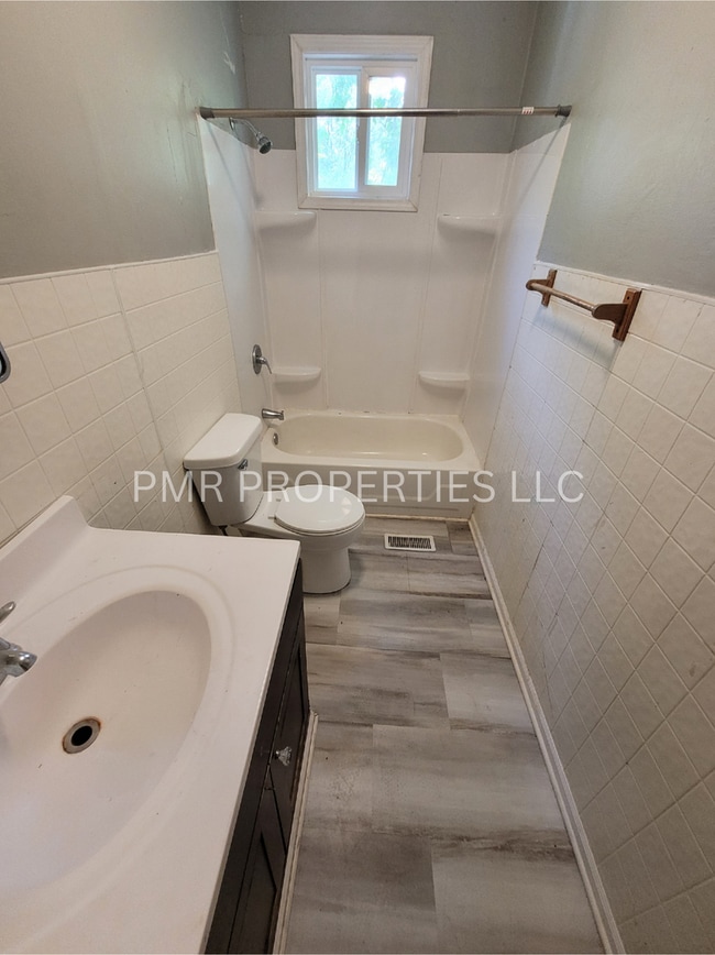 Building Photo - 1821 S 11th St