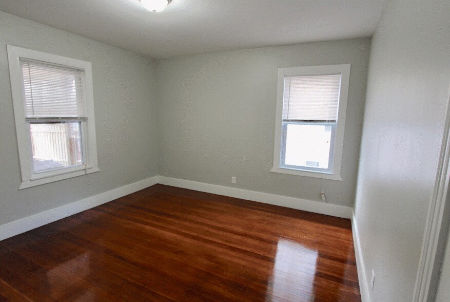 Building Photo - 137 Pleasant St
