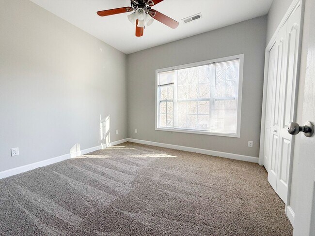 Building Photo - Spacious 4-Bedroom Home with Large Yard and Dual Garages in Cookeville  Property Description