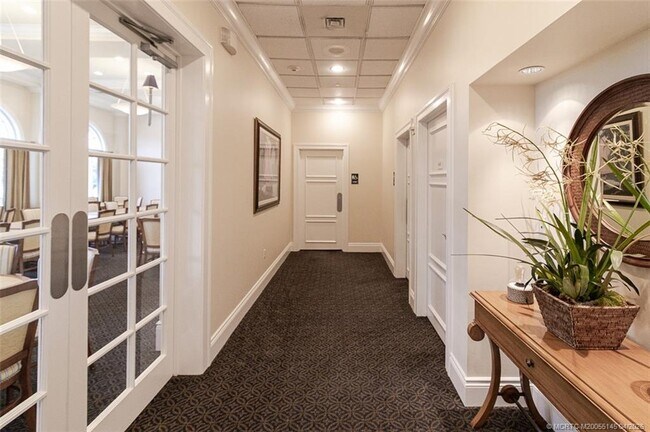 Building Photo - 2371 SW Carriage Hill Terrace