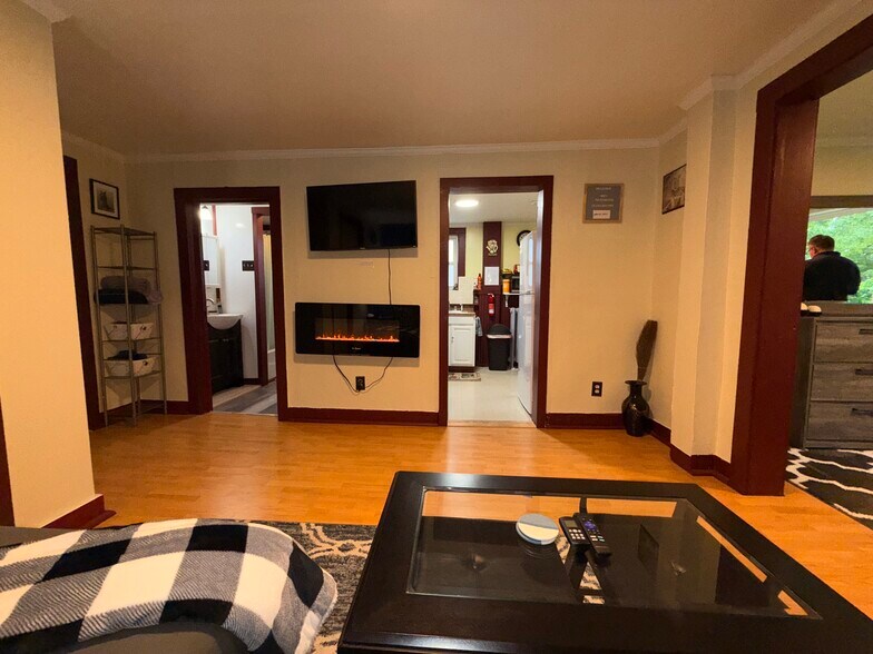 Building Photo - 51 Front St