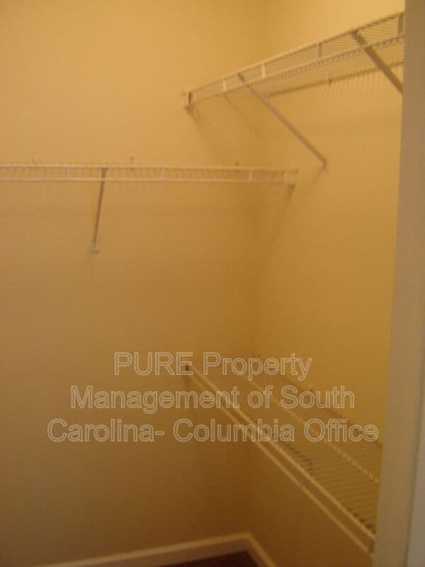 Building Photo - 8 Ridge Pond Dr