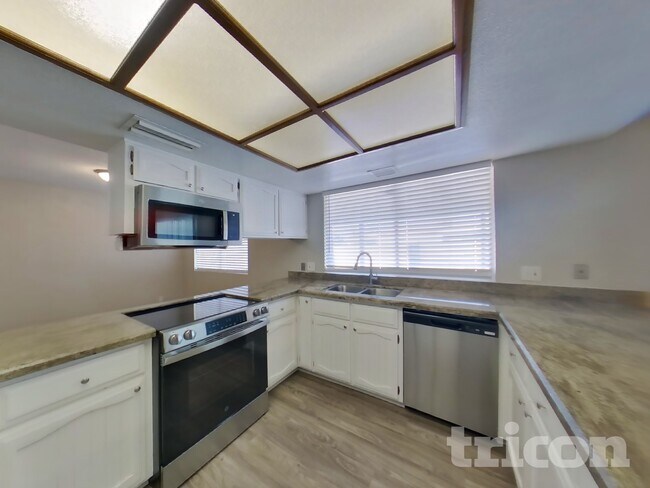 Building Photo - 1550 E Kramer St