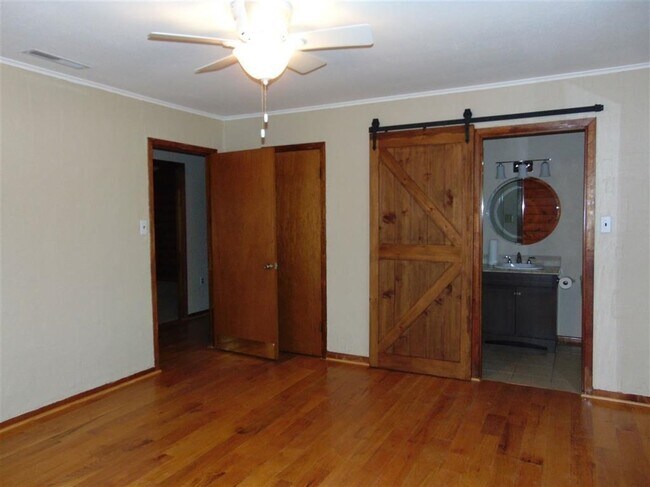 Building Photo - 504 N Chaparral