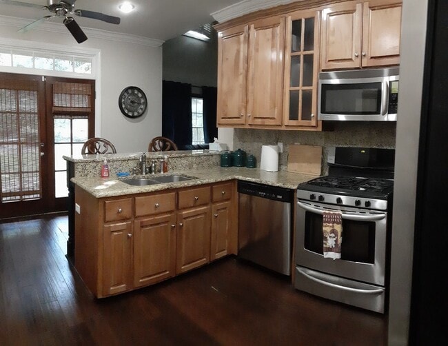Building Photo - 3 BD/3.5 BR Fully Furnished