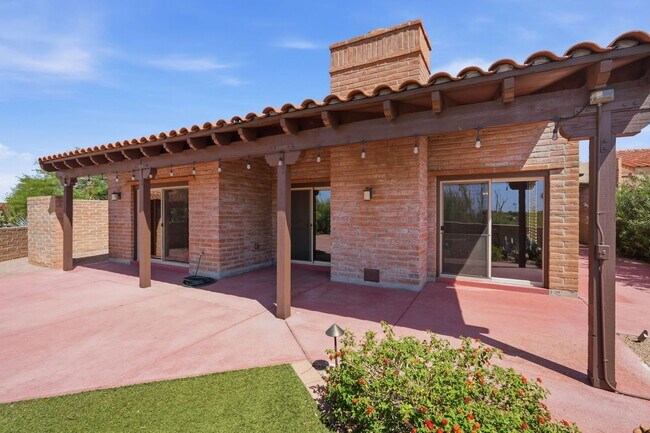 Building Photo - Pending/ Rented - Refined Desert Living in the Catalina Foothills