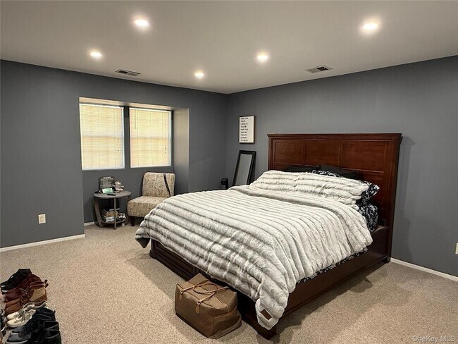 Building Photo - 12 Paine Commons