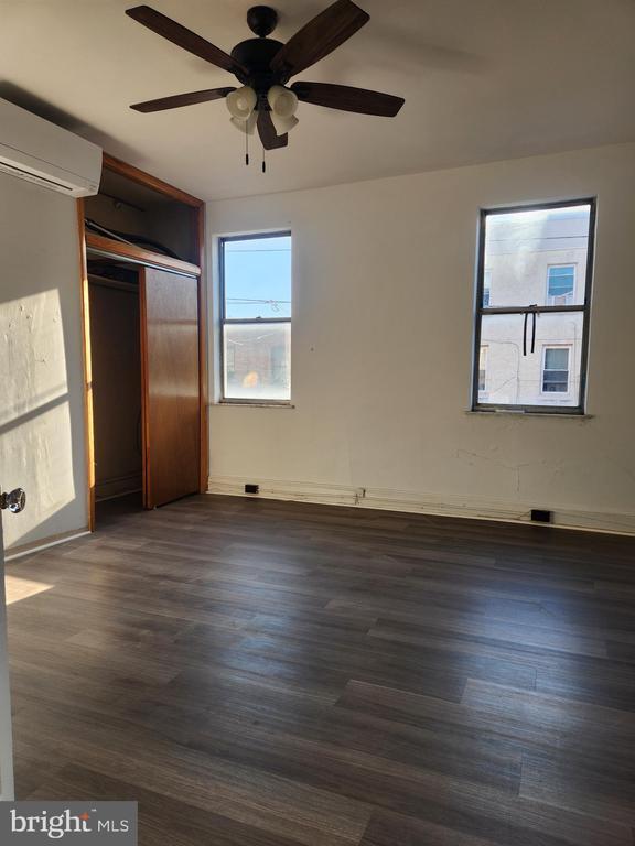 Building Photo - 1527 S 10th St