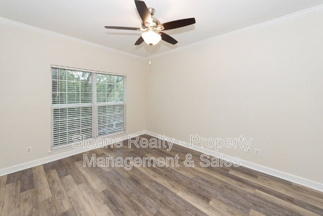 Building Photo - 700 Daniel Ellis Dr