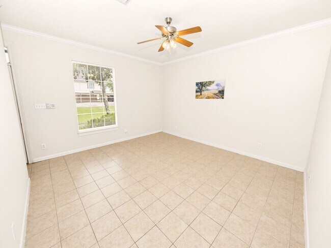 Building Photo - 2 bedroom Townhouse at Lake Beau Pre