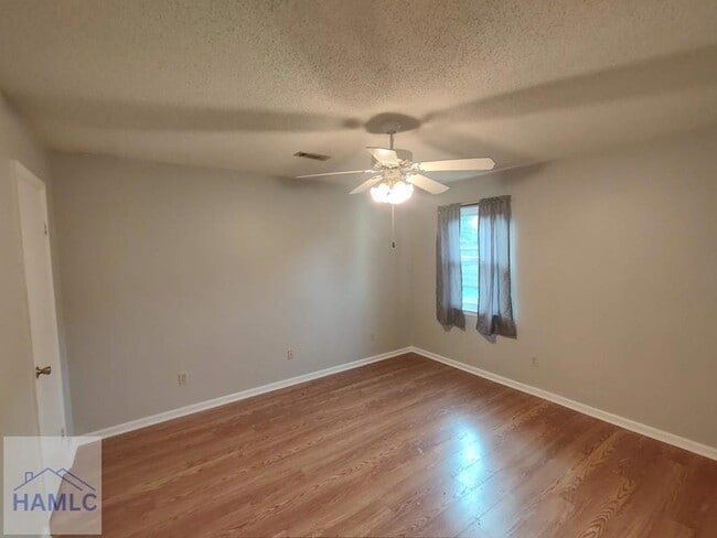 Building Photo - 633 Trevor St