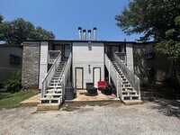 Building Photo - 9806 Roxanna Dr