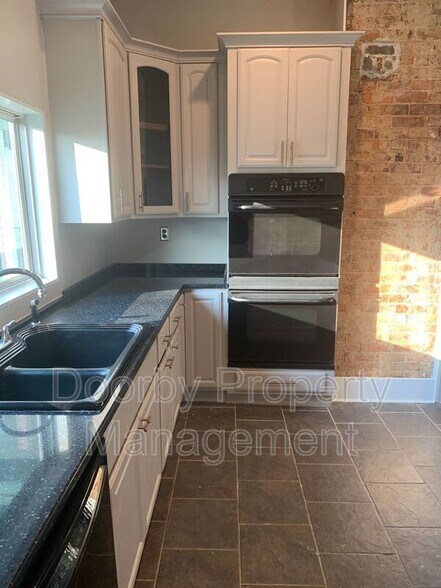 Building Photo - 2300 Elmendorf St
