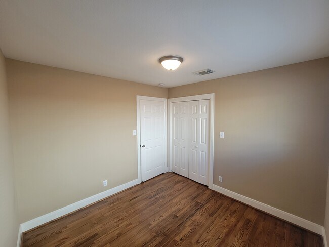 Building Photo - 5427 Heathercrest St