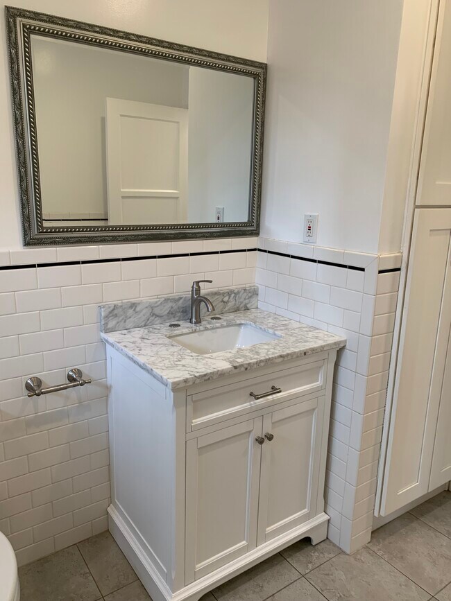 Building Photo - 3172 Rowena Ave