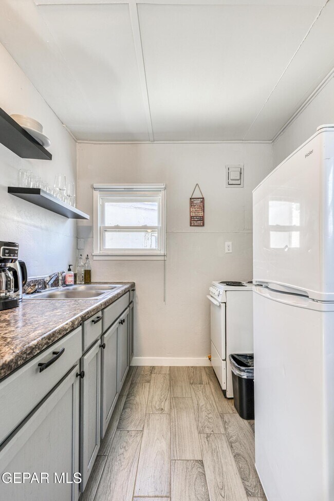 Building Photo - 2729 Pershing Dr