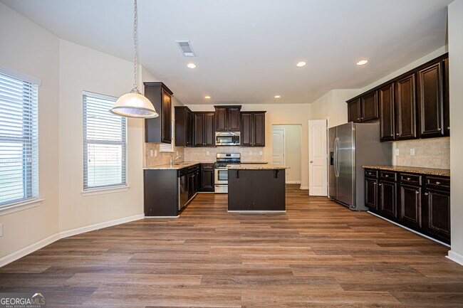 Building Photo - 813 Golden Isles Dr